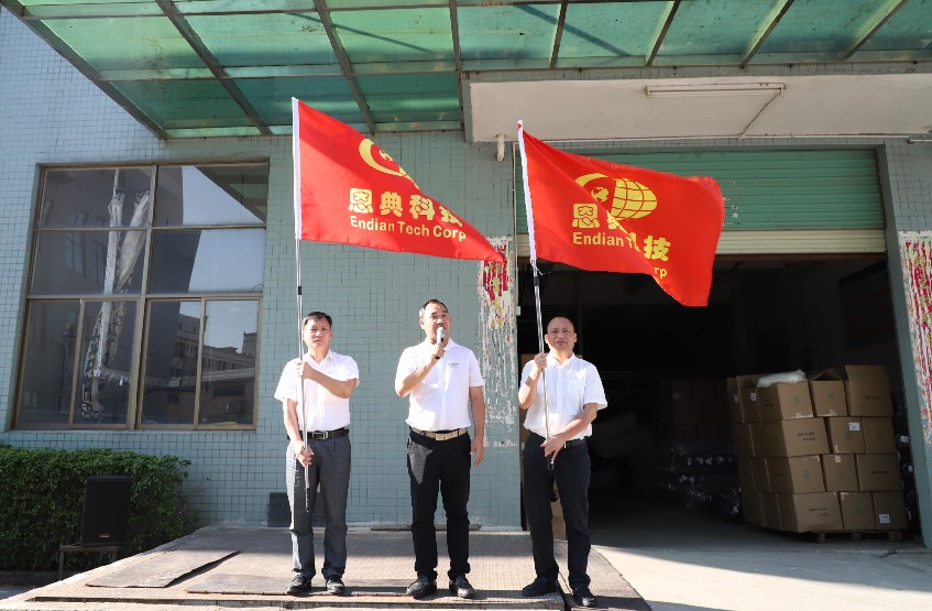 电脑包,礼品包,时尚包,双肩包,门徒娱乐
科技箱包,定制生产厂家